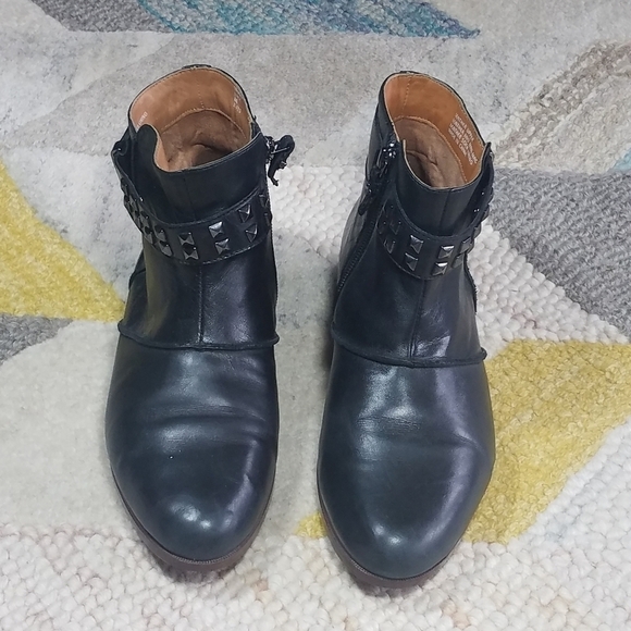 Earthies Treano Studded Moto Ankle Bootie - Picture 15 of 15